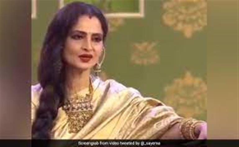 Trending: Rekha Singing Rang Barse In This Throwback Video Is The Perfect Holi Gift